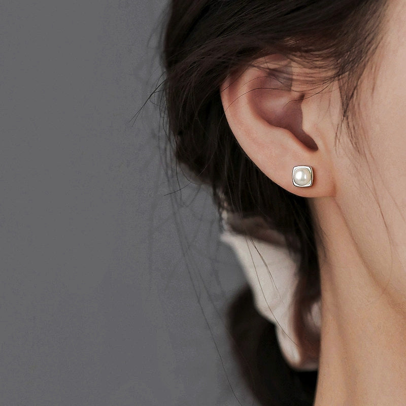 Freshwater Pearl Earrings /