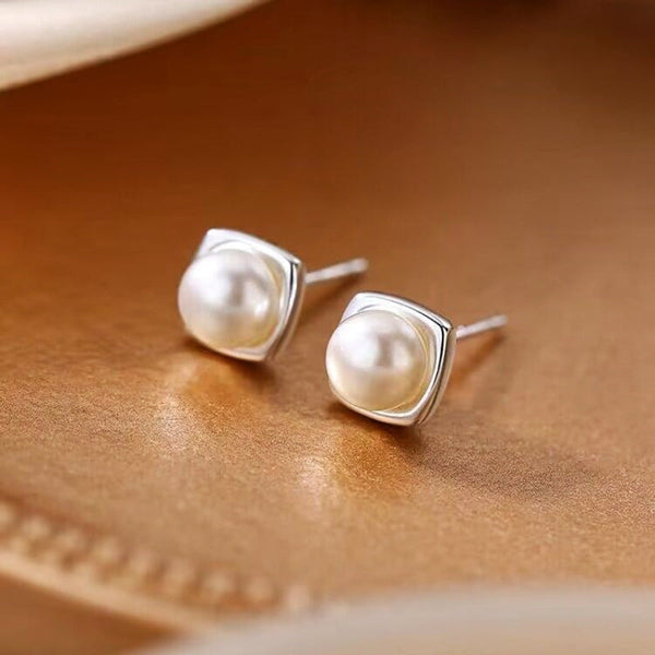 Freshwater Pearl Earrings /