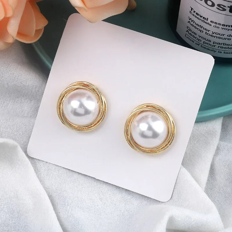 Morvella Luxe Edge Round Pearl Earrings