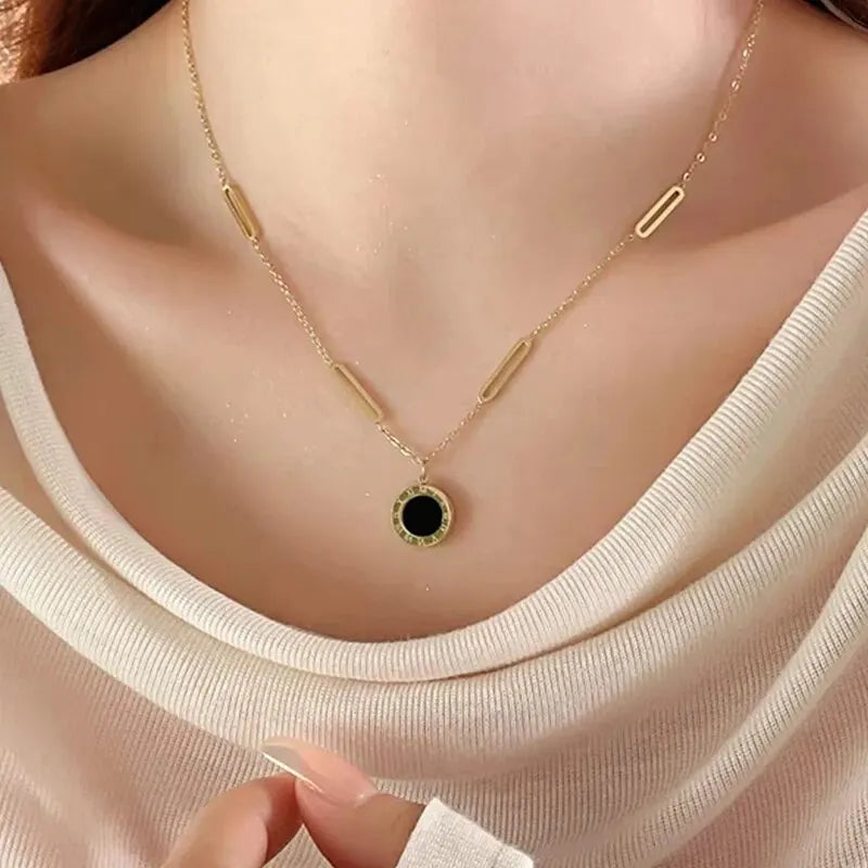 Ismira Noir Statement Necklace