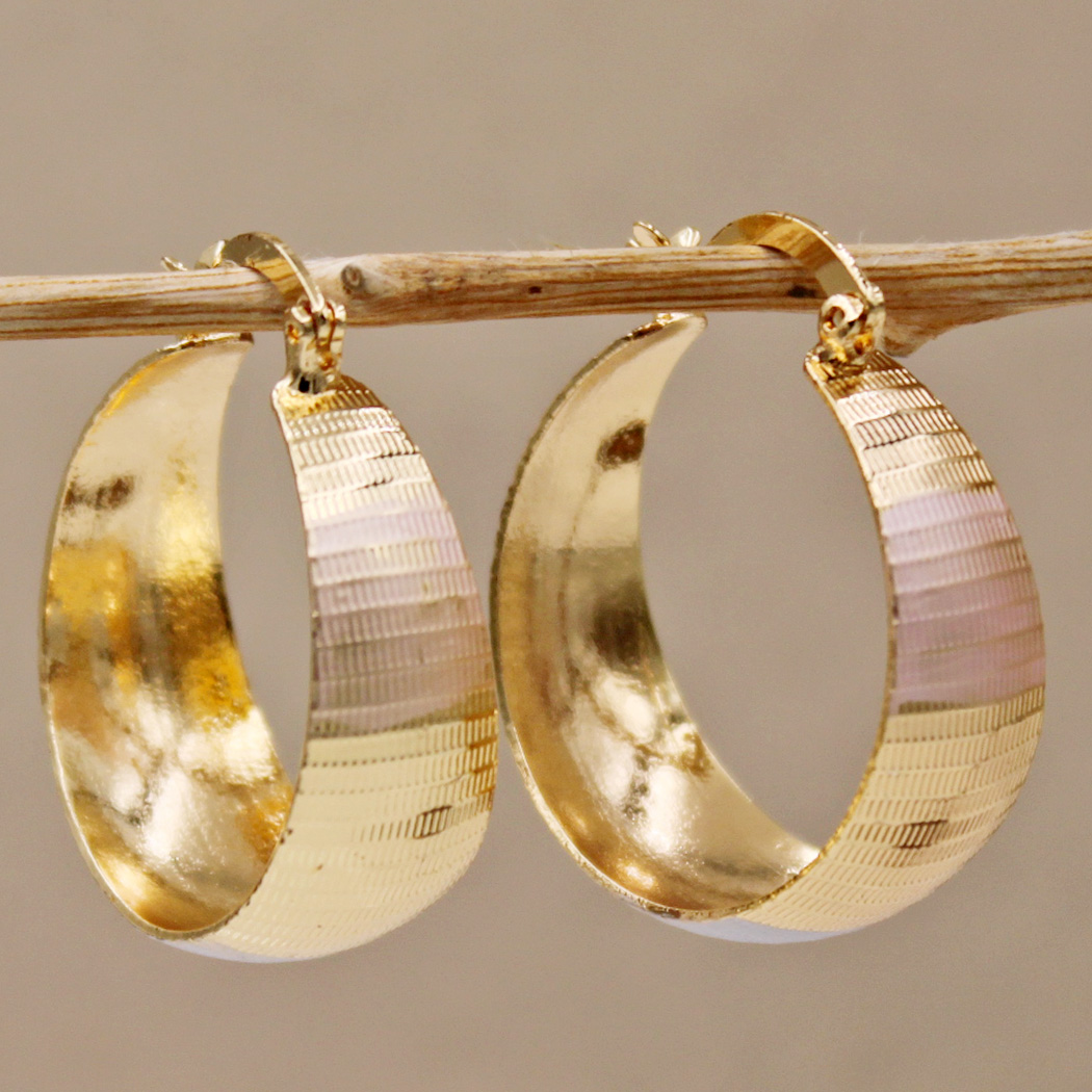 Sophisticated Luxe Gold Earrings /