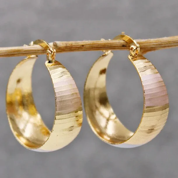 Sophisticated Luxe Gold Earrings /