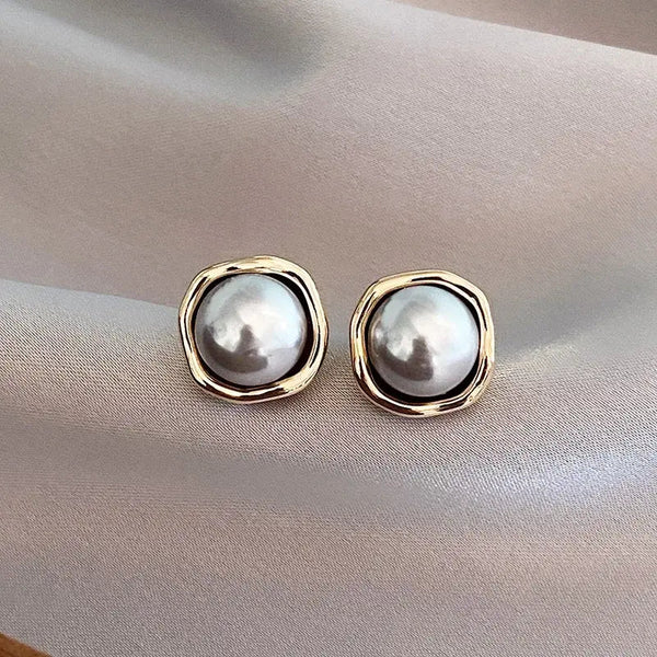 Sophisticated Black Pearl Earrings /