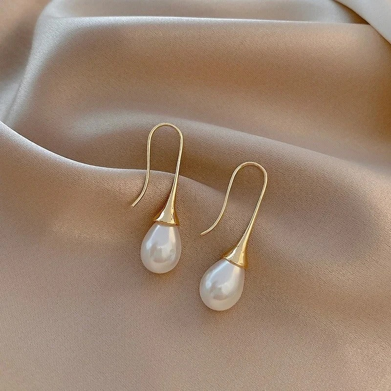 Classic Pearl Helena Earrings /